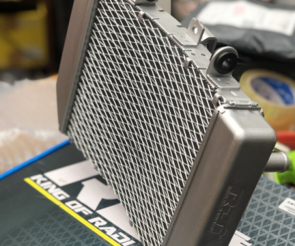 Két nước Radiator Winner